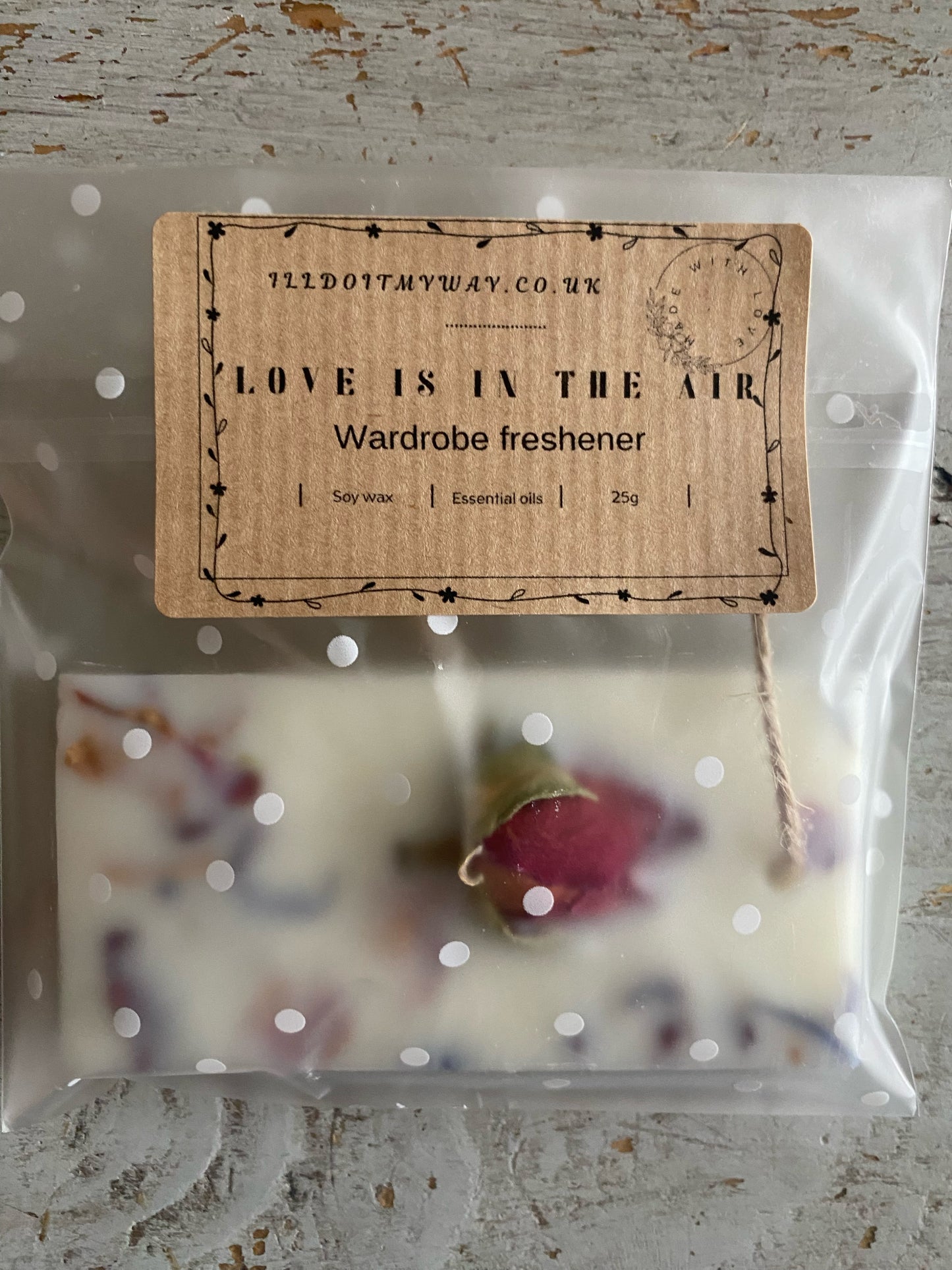 Natural wardrobe freshener