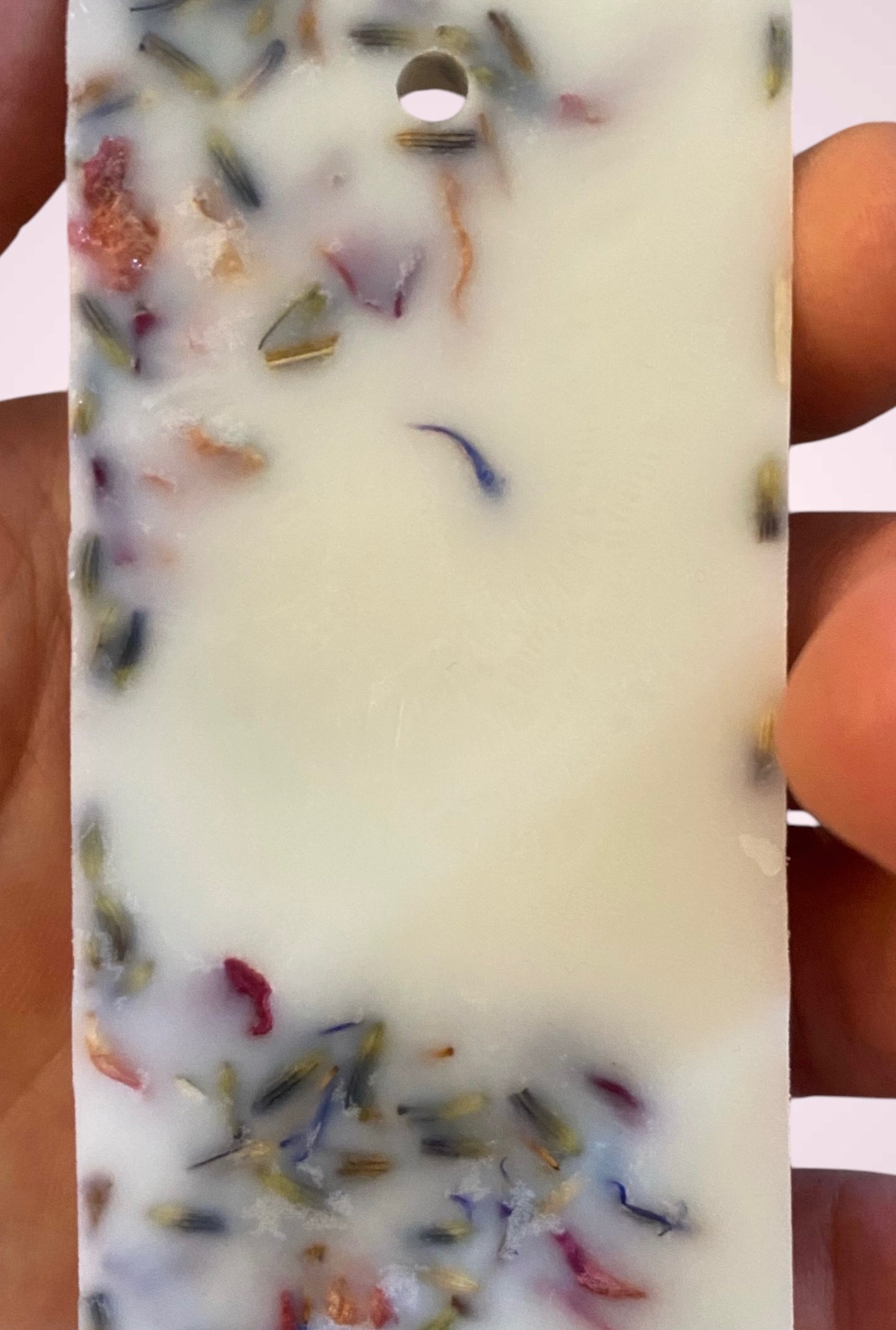 Natural wardrobe freshener